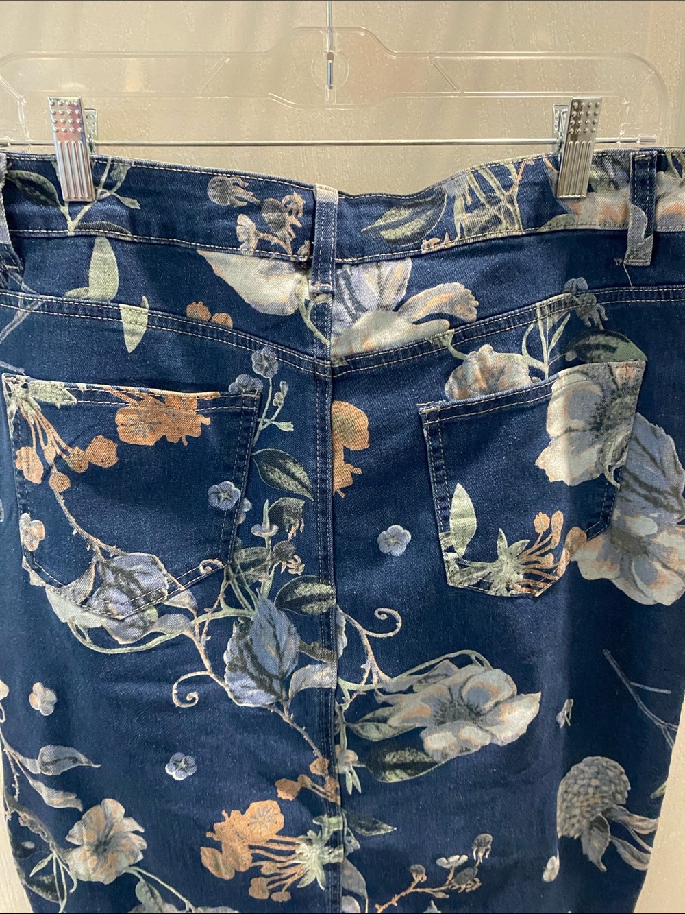Floral Midi Skirt in Navy Blue - Picture 3 of 5